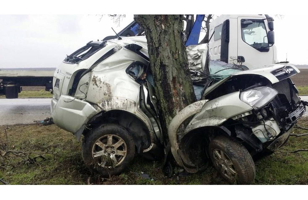 Foto: Medzi obcami Blatné a Šenkvice došlo k tragickej dopravnej nehode, 58-ročný vodič na mieste zomrel