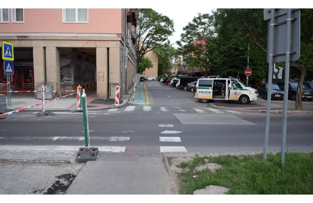 Foto: Neznámy vodič zrazil ženu na priechode pre chodcov na Košickej ulici, polícia hľadá svedkov nehody