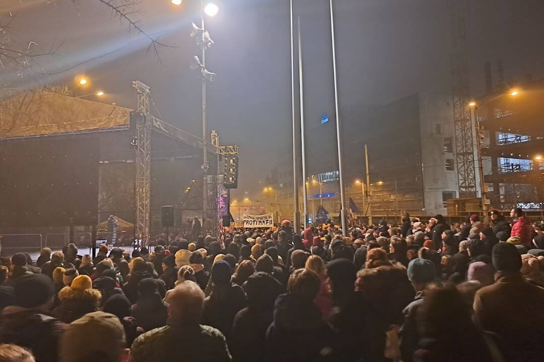 Foto: Na tretí protest opozície s názvom Zastavme ich prišlo v Bratislave približne 15-tisíc Slovákov