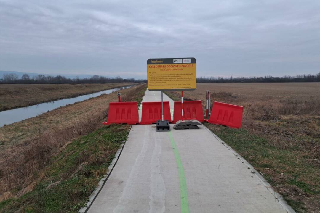 FOTO: V Pezinku je od pondelka dočasne uzatvorená cyklotrasa Jurava, dôvodom je rozširovanie D1-tky