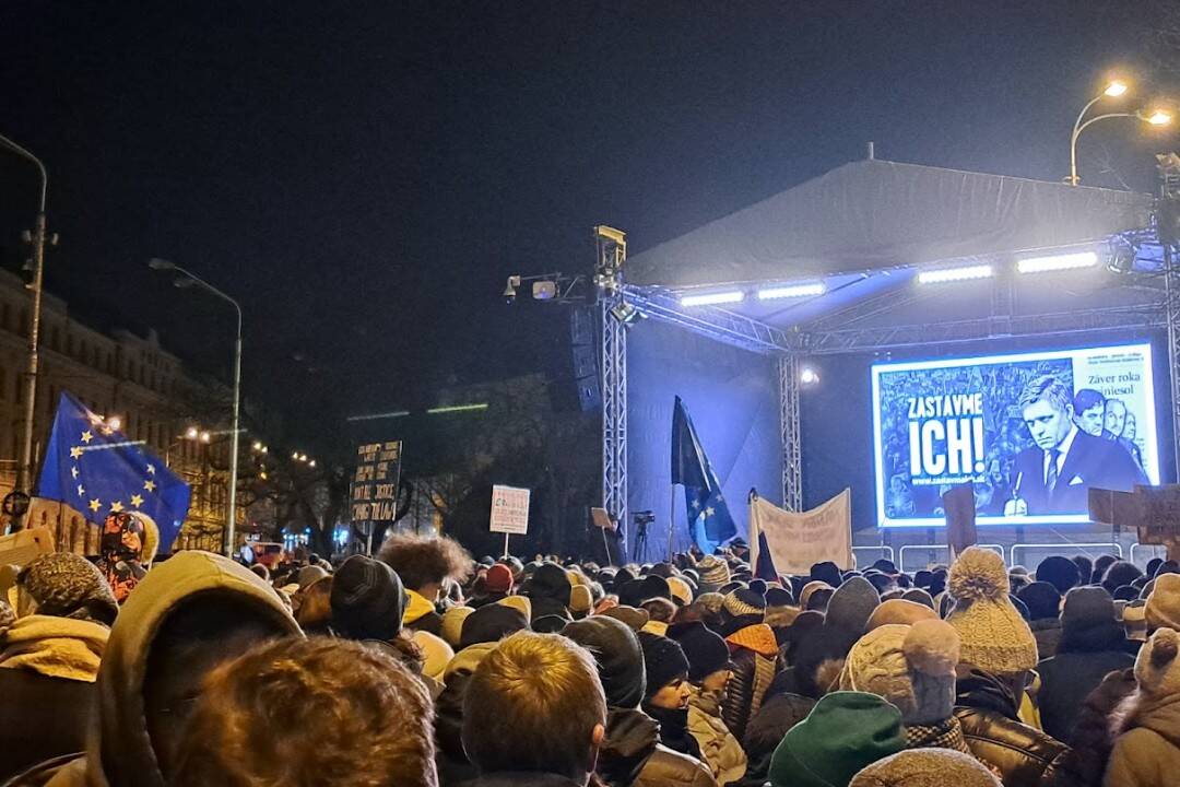 Foto: ANKETA: Prečo prišli Bratislavčania na protest? Želajú si slušnú demokraciu a lepšiu budúcnosť pre deti