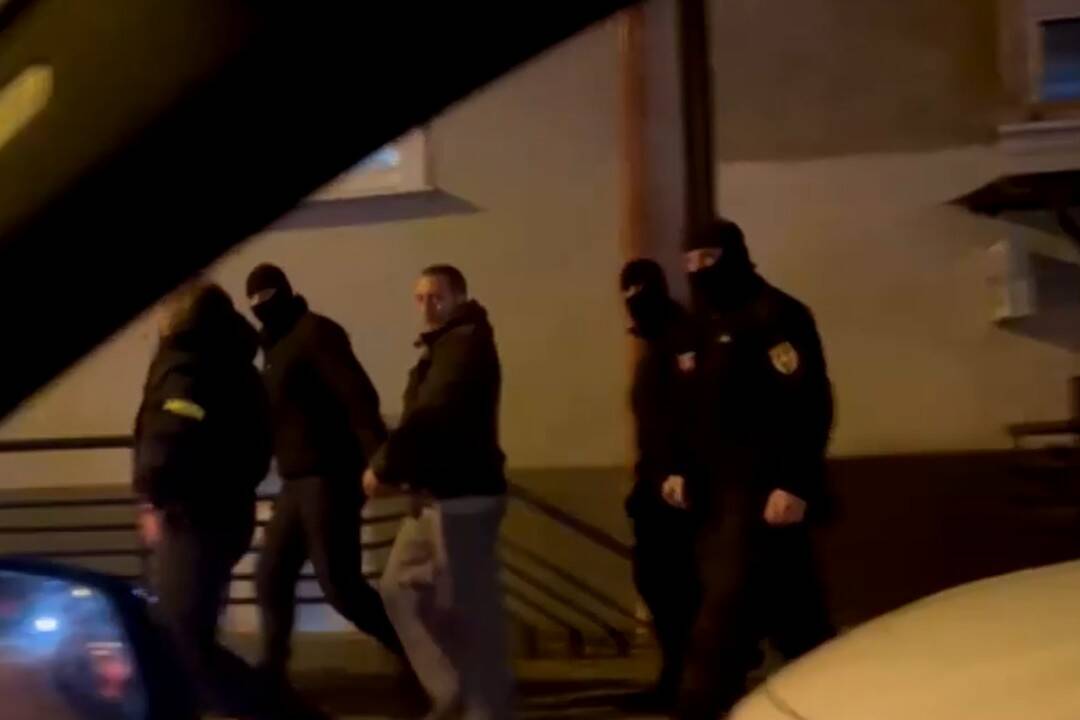 Foto: Kuchár Jozef sa priznal, že priateľku v byte na Prievozskej vraždil v čase, keď za dverami stála polícia