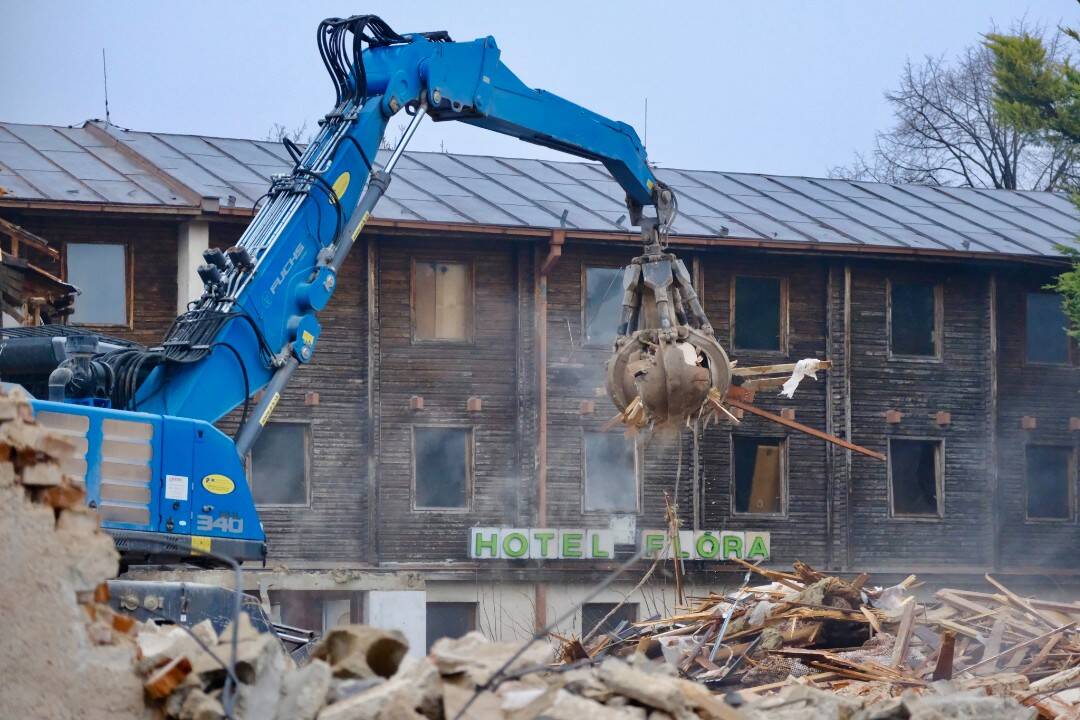 FOTO: Takto mizne Hotel Flóra, vyrastie tu záchytné parkovisko s 200 miestami