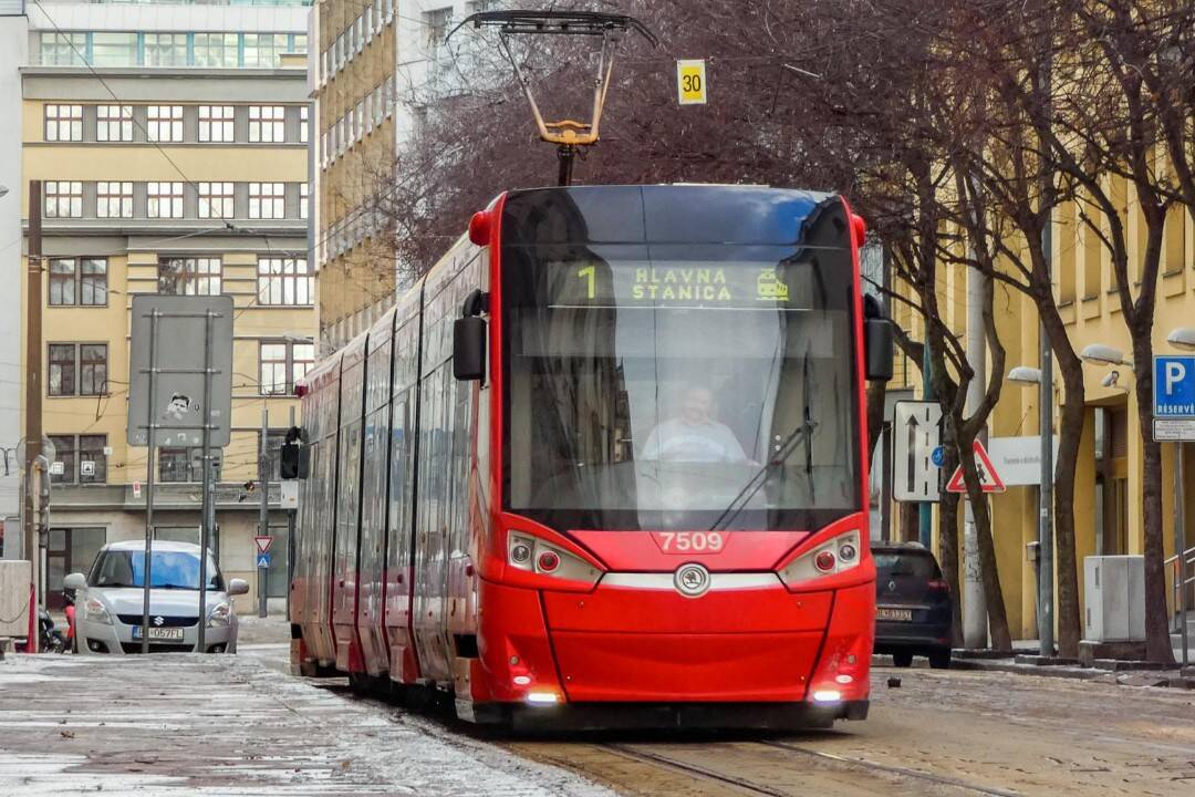 Foto: Pre protesty v centre Bratislavy pôjde MHD linka 1 obchádzkovou trasou