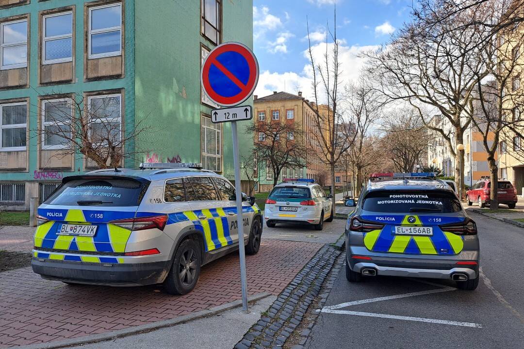 Foto: Polícia zverejnila nové informácie ohľadom zásahu na Farmaceutickej fakulte Komenského univerzity