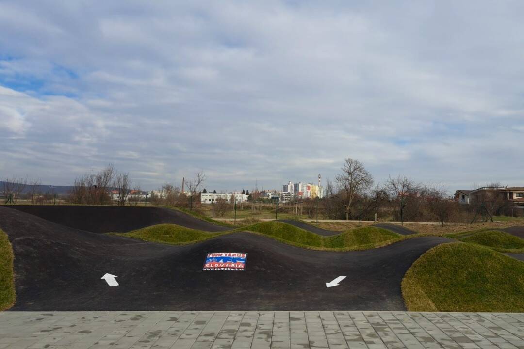 FOTO: V Pezinku je už otvorená pumptracková dráha, stála 188-tisíc eur