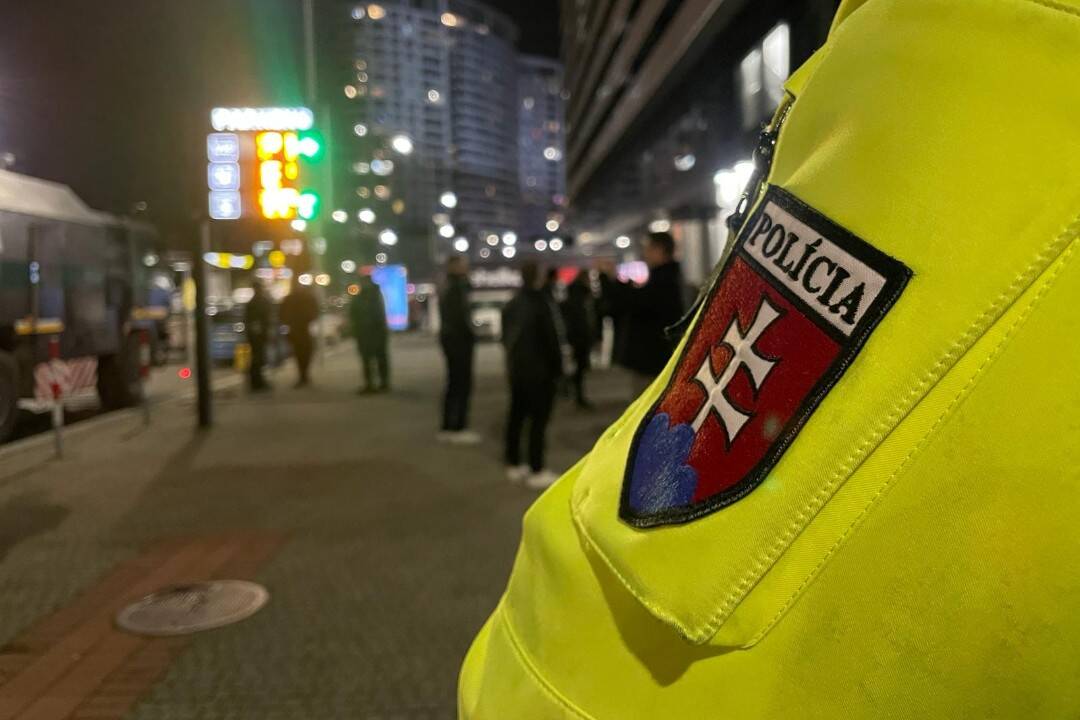 Foto: Bratislavská polícia dala počas štvrtkového futbalu niekoľko pokút a chytila aj opitého vodiča