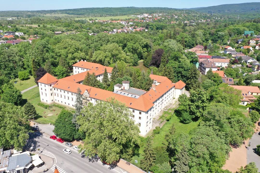 Foto: Kaštieľsky park v Stupave sa dočká komplexnej obnovy, práce by mali začať už tento rok