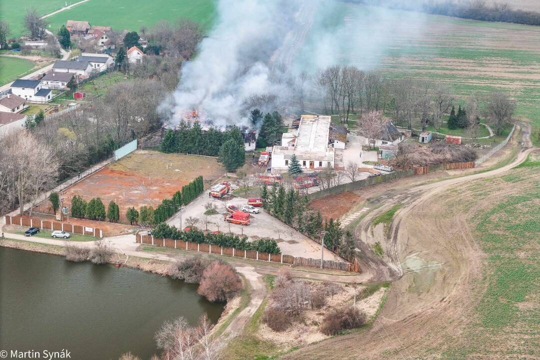 Foto: Piatkový požiar vo Viničnom. Galbov mlyn nevzbĺkol prvýkrát