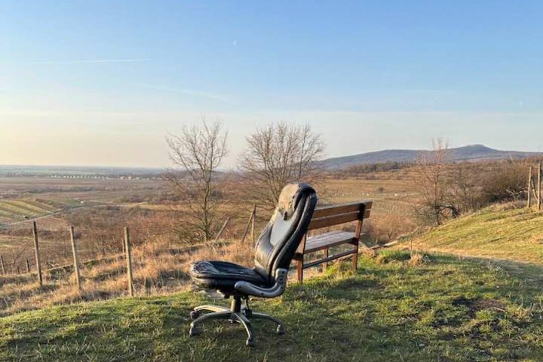 Foto: Netradičný vyhliadkový posed v Pezinku? Obyvatelia sú však z neho pohoršení