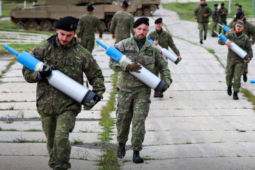 Foto: Polícia upozorňuje na hoax spomínaný v prezidentskej kampani. Hlava štátu nemôže poslať vojakov na Ukrajinu