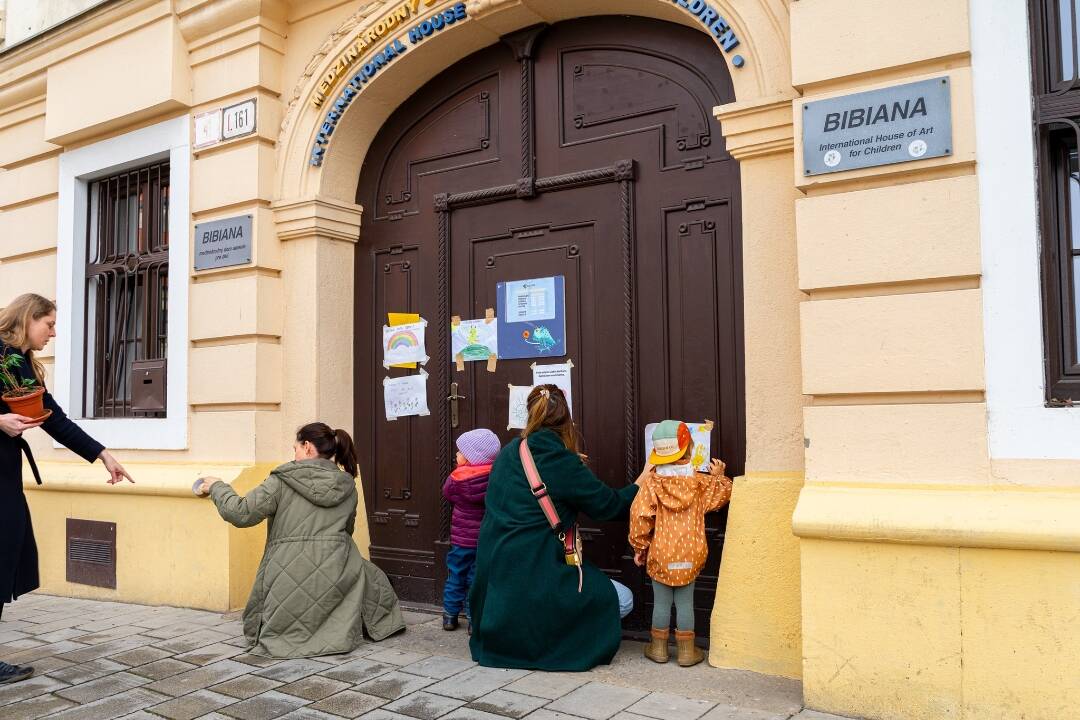 FOTO: Neberte nám Bibianu. Aj takto znejú odkazy na vstupných dverách od detí