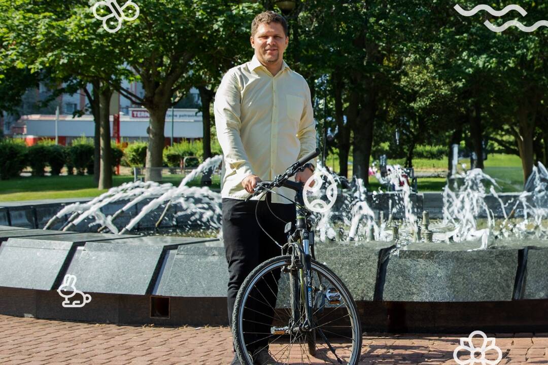 Foto: V Petržalke vás môže prísť vyšibať aj samotný starosta. Hrčka bicykluje do domácnosti s korbáčom v ruke