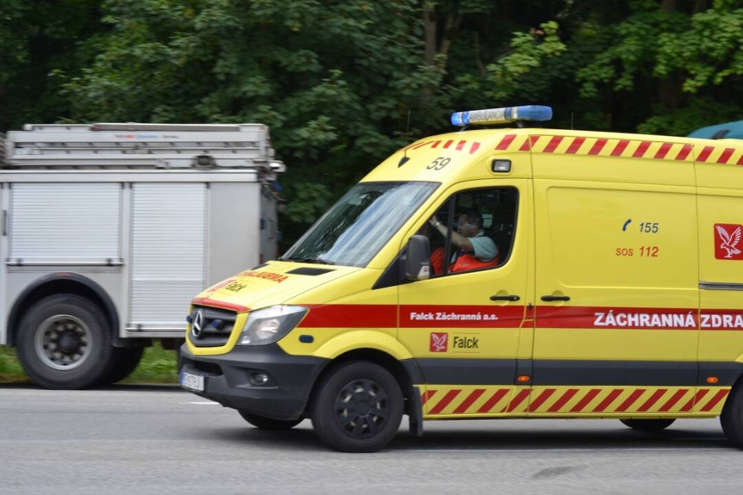 Foto: Počas volieb zasahovali záchranári v Bratislave dvakrát. Žene príliš pomaly bilo srdce