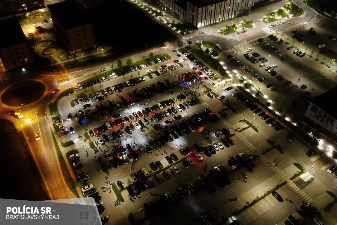 Foto: Bratislavskí policajti sa zúčastnili tuningového zrazu. O vodičský preukaz prišli dvaja vodiči