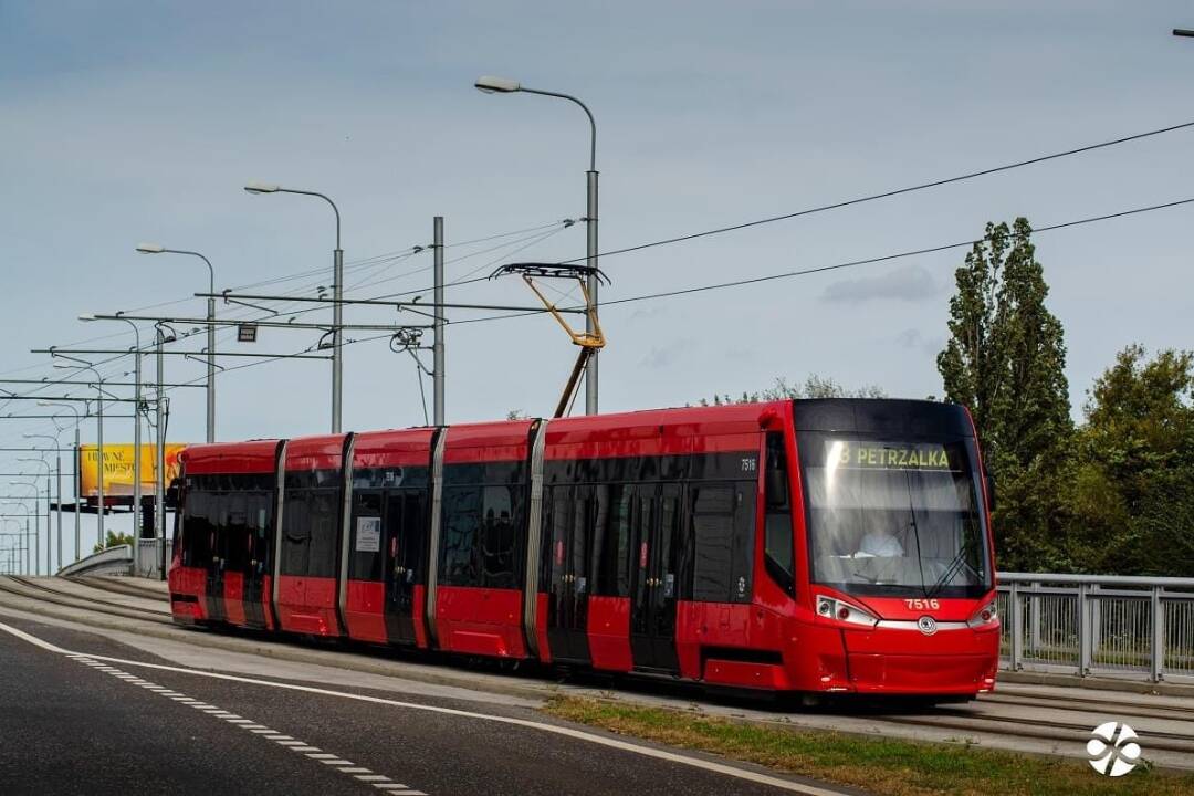 Foto: Ďalšie zdržanie petržalskej električky. Obmedzenia na Jantárovej predĺžili do konca júna