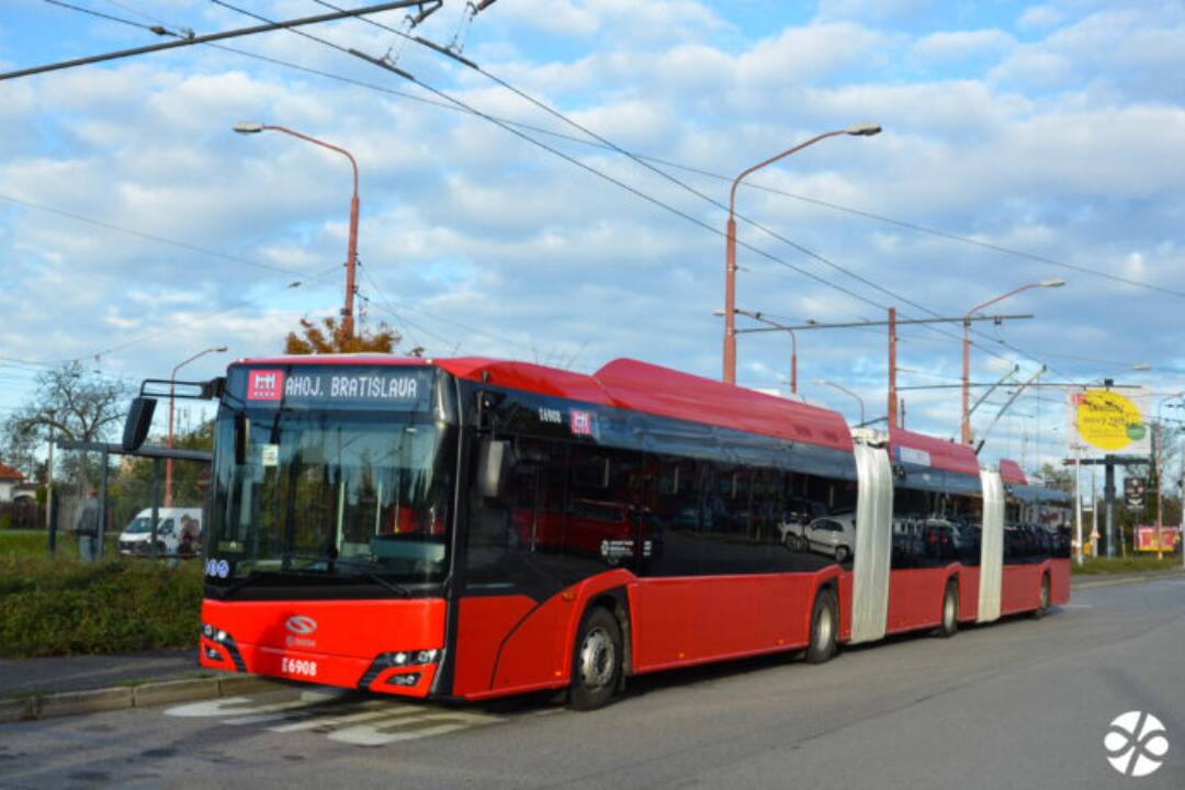 Foto: Bratislavské megadlhé trolejbusy sa kazia a nejazdia. DPB žiada od výrobcu nápravu