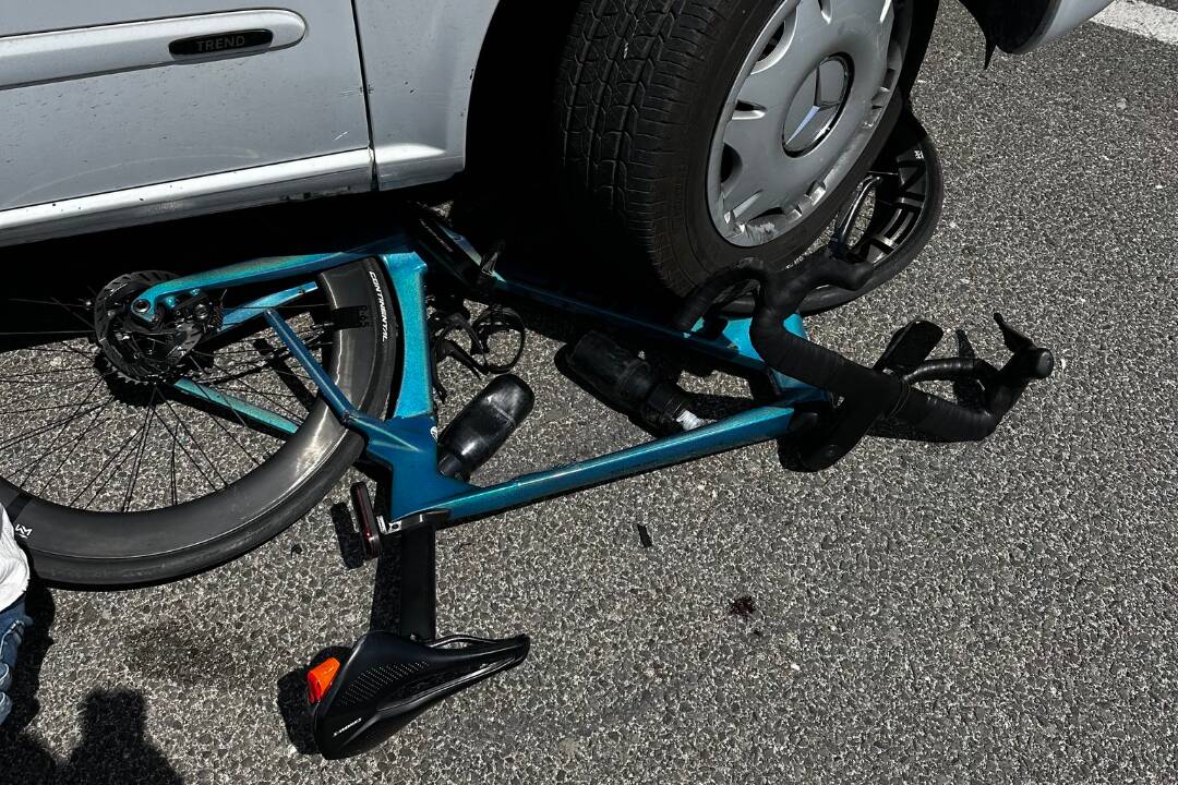 Foto: VIDEO: Vodič odbočí a zrámuje cyklistu z Bratislavy. Bolo to naschvál? Rovnaký vodič zrazil Patrika už po druhýkrát