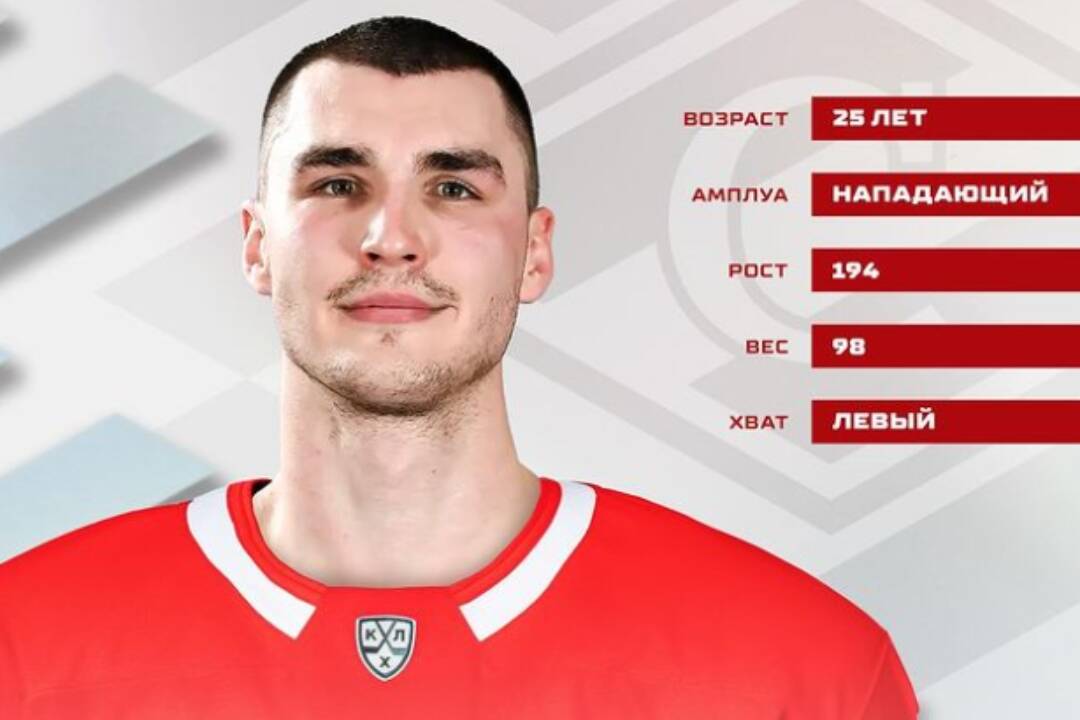 Foto: Bratislavčan Adam Ružička vstupuje do KHL. Incident s bielym práškom ich neodradil