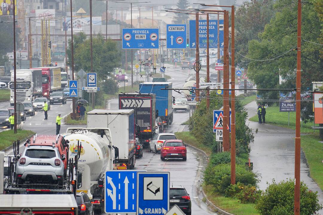 Foto: Nehoda na Vajnorskej či kolóny. Toto prinieslo piatkové ráno pre dopravu v Bratislave