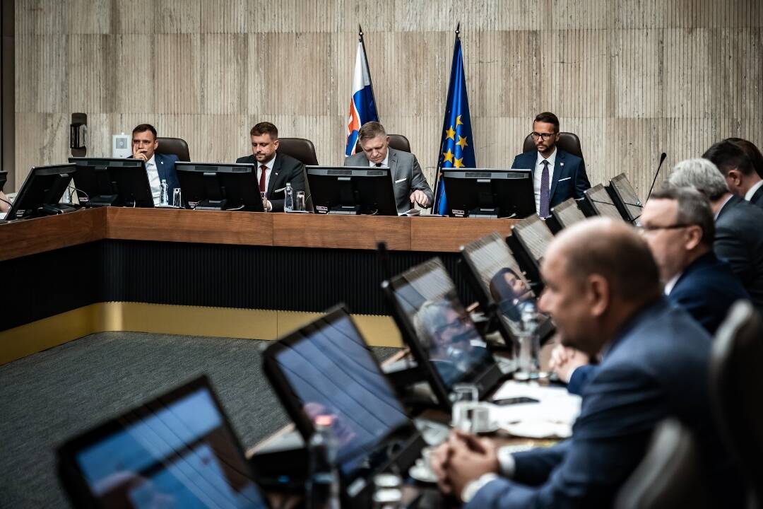 Foto: Ficova vláda využíva skrátené legislatívne konanie častejšie než Matovič počas pandémie, tvrdí Via Iuris 