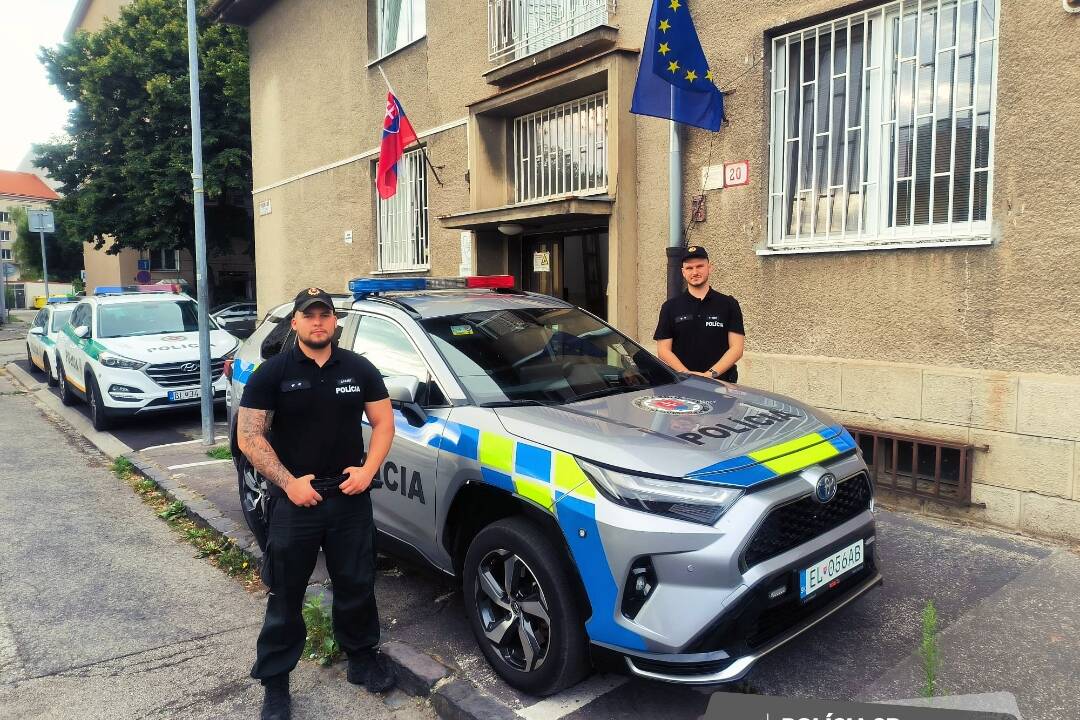 Foto: Zlodeja chytili v čase pracovného voľna. Policajti v civile ho zadržali na Pribinovej, utekal pred SBS-károm