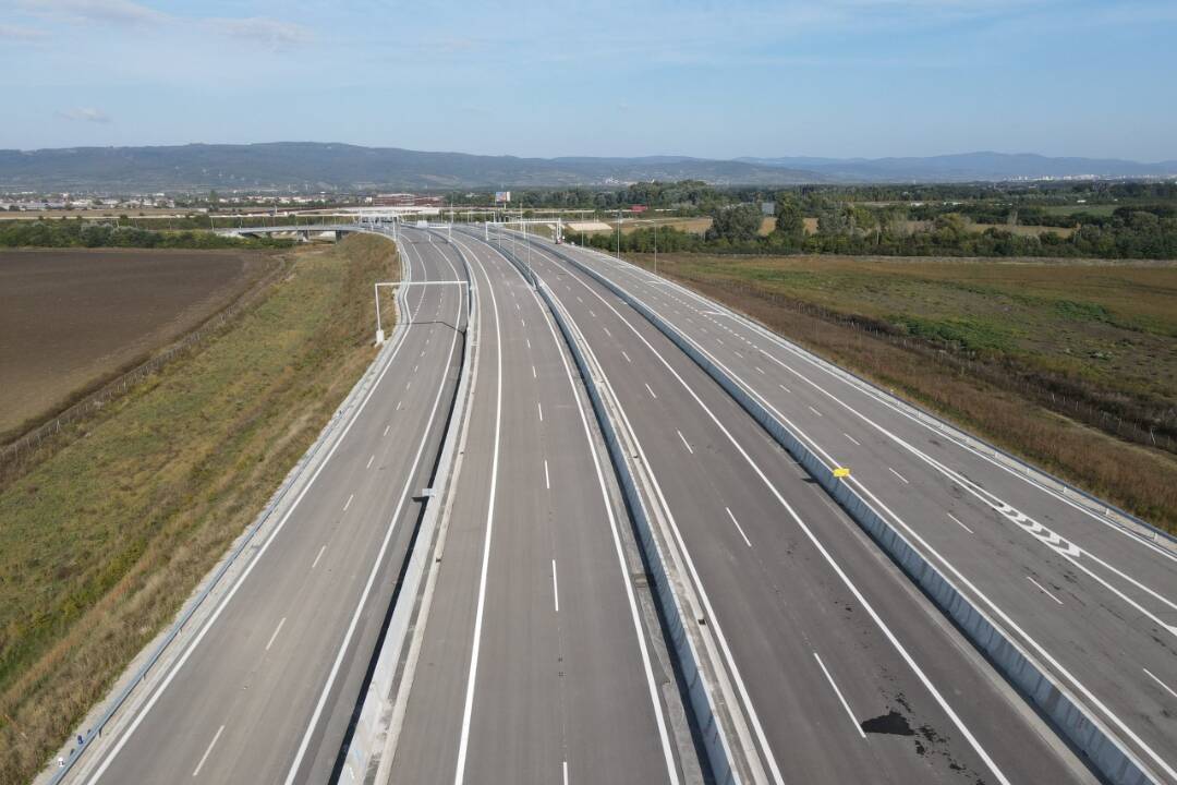 Foto: Aktualizované: Obmedzenia na diaľnici D1 z Trnavy do Bratislavy skončili skôr. Sprejazdnená je v dvoch zúžených pruhoch