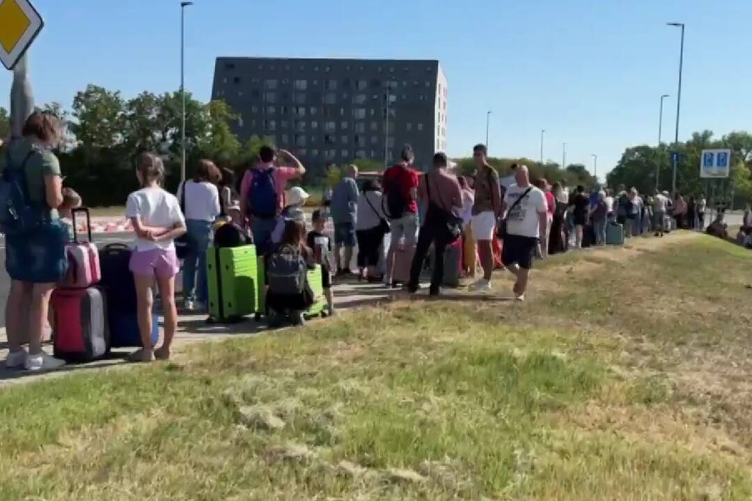 Foto: Bratislavské letisko opäť otvorili. Za všetkých Rusov na Ukrajine, znela výhražná správa s bombovou hrozbou