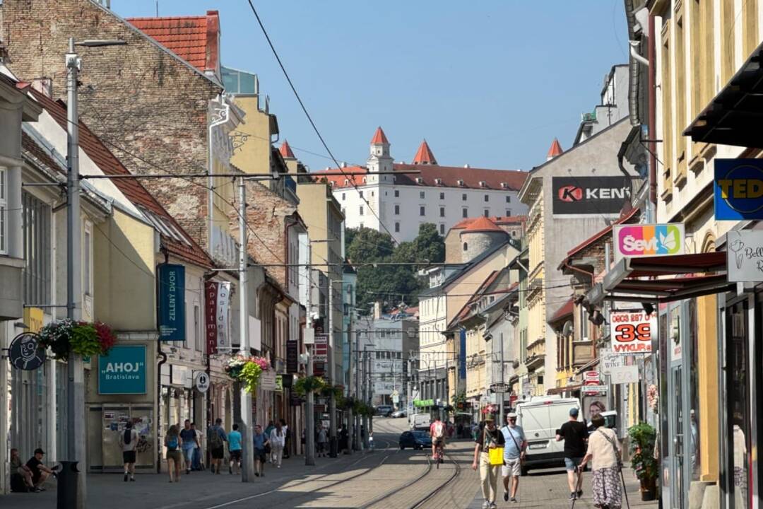 Foto: Podľa generálnej prokuratúry Bratislava porušila zákon zvýšením daní z nehnuteľností