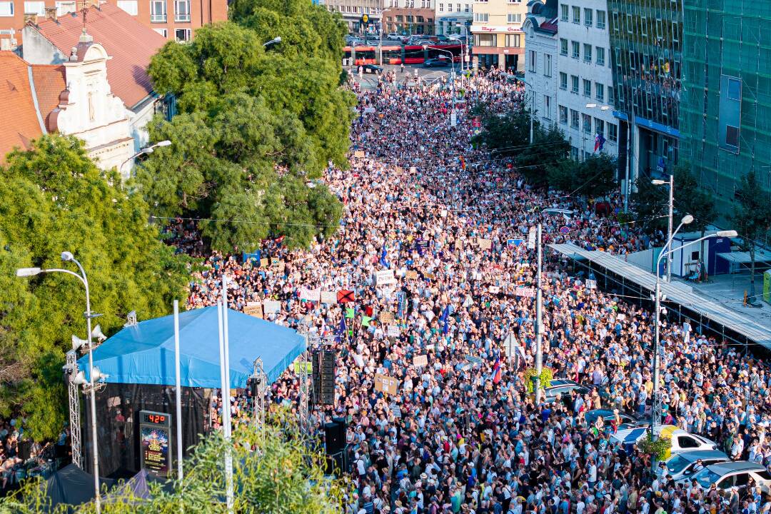 Foto: Slovensko si nedáme, kričalo zaplnené Námestie SNP. Na protest tentokrát prišlo takmer 20-tisíc ľudí