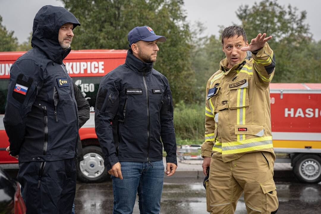 Foto: Eštok nakúpil hasičské autá za 46 miliónov. Zákazku vyhrala firma bez zamestnancov a s nulovým ziskom 