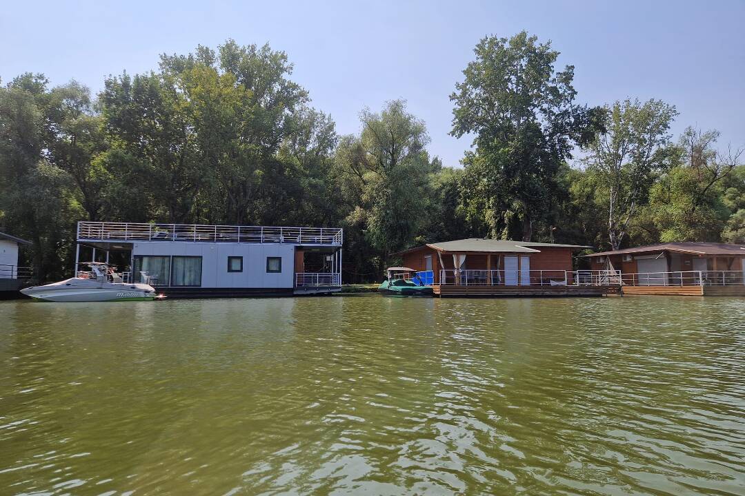 Foto: Tragédia na Jaroveckom ramene: Muž (53) sa utopil pri návrate na houseboat