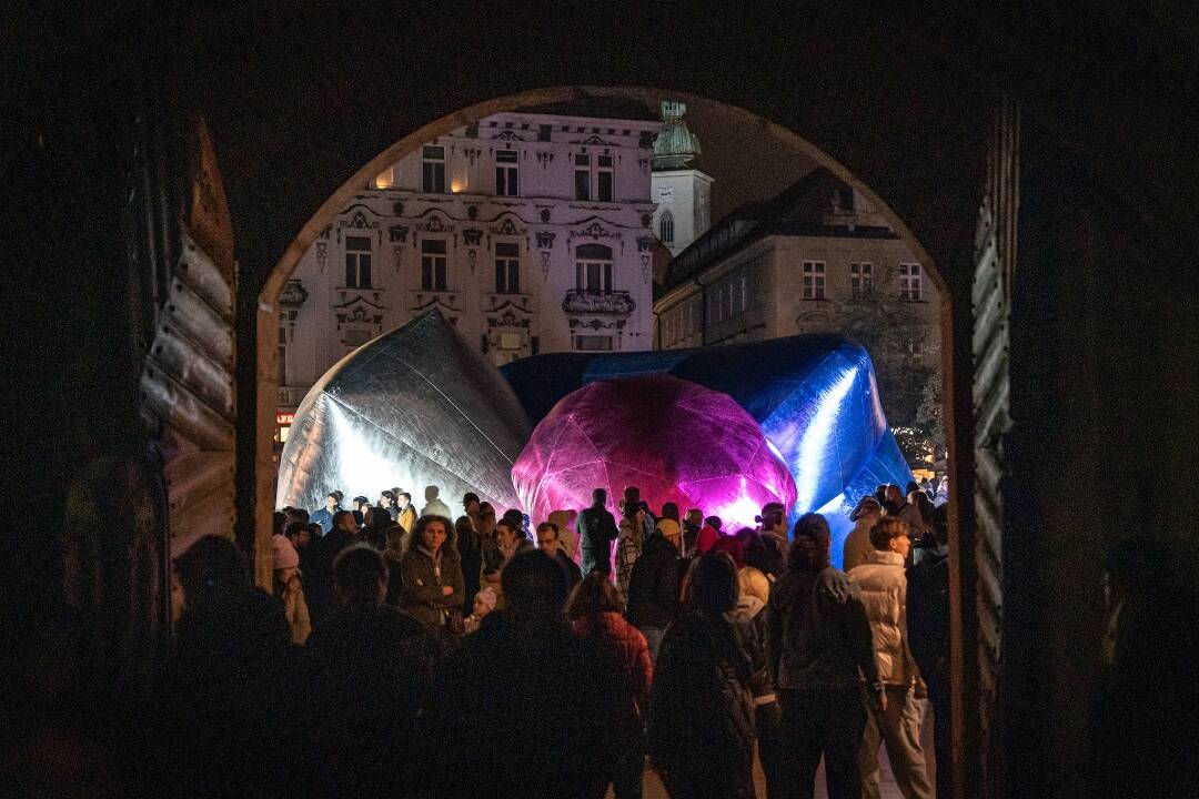 FOTO: Centrum Bratislavy ovládla Biela noc. Takto vyzerajú unikátne zábery z festivalu