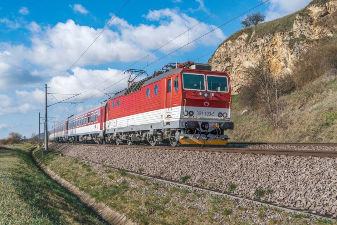 Foto: Vlakom sa dnes do Rajky neodveziete. ZSSK odriekla spoje do Maďarska