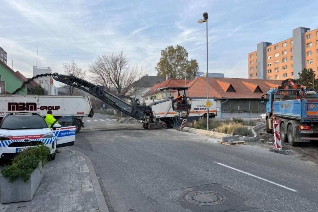 Foto: Vodiči, pozor na dočasne neprejazdnú križovatku v Rači. Obmedzí to aj autobusovú dopravu