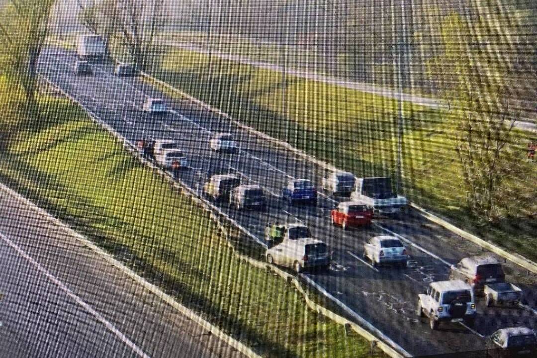 Foto: Hromadná nehoda na moste Lanfranconi, úsek je ťažko prejazdný. Sitina sa zatvára