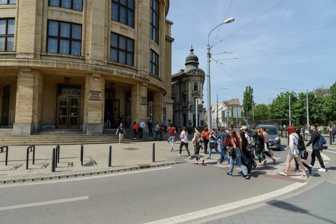 Foto: AKTUALIZOVANÉ: Fakulta Univerzity Komenského ide do karantény. Študentka sa nakazila žltačkou