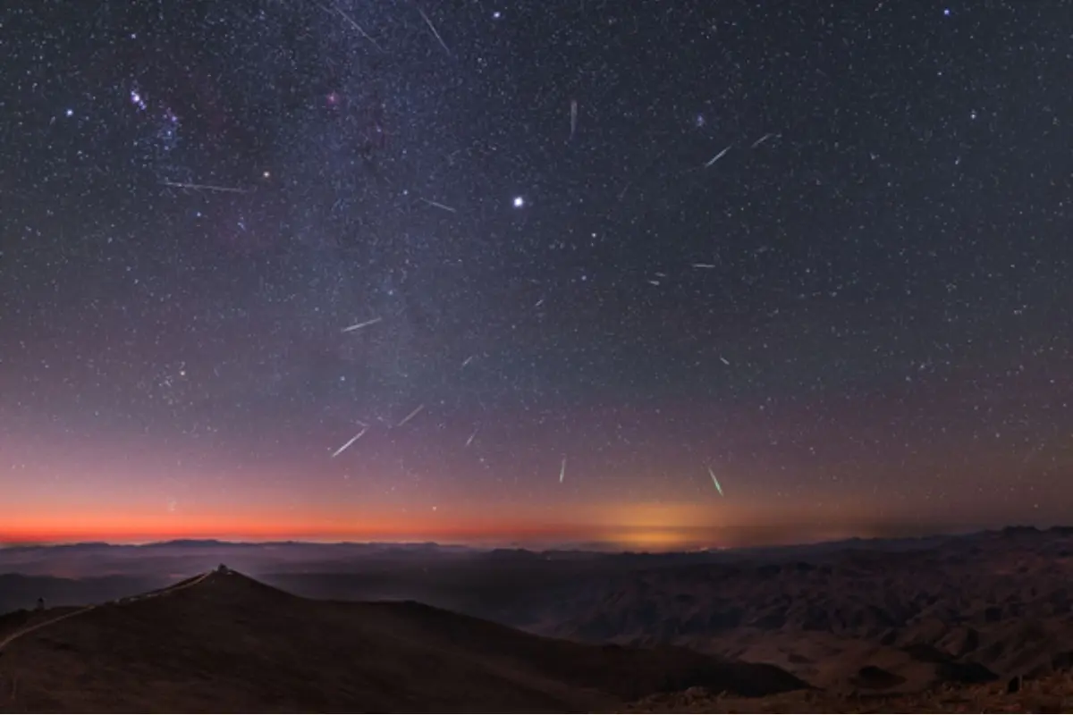 Foto: Zimná obloha ožije farebným tancom hviezd. Najväčší meteorologický roj vyvrcholí dnes večer