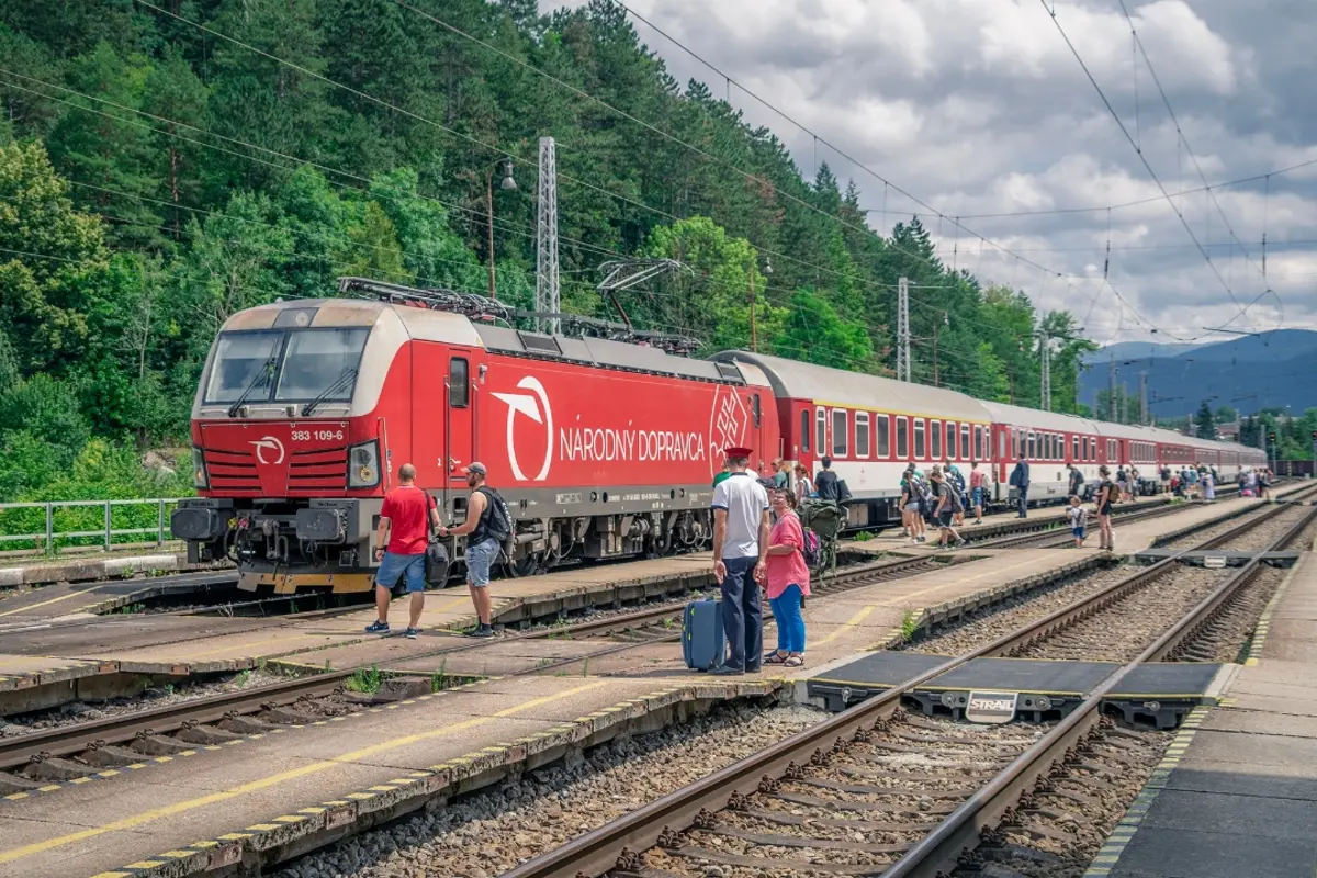 Foto: Nový grafikon priniesol spojenie medzi Kyjevom a Bratislavou. Prvý takýto vlak vyrazil v nedeľu