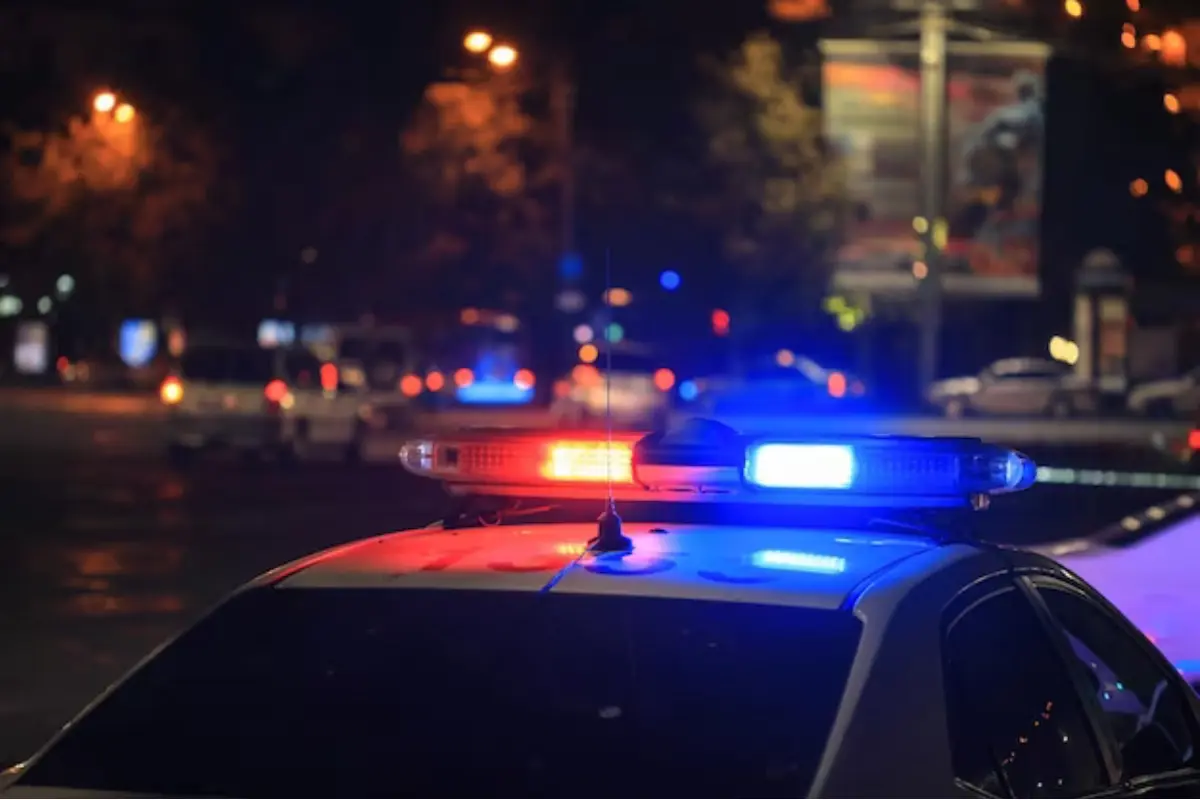 Foto: Pokojnú noc v Petržalke narušila policajná naháňačka. Ženu, po ktorej od leta pátrajú, zastavili vo Vrakuni