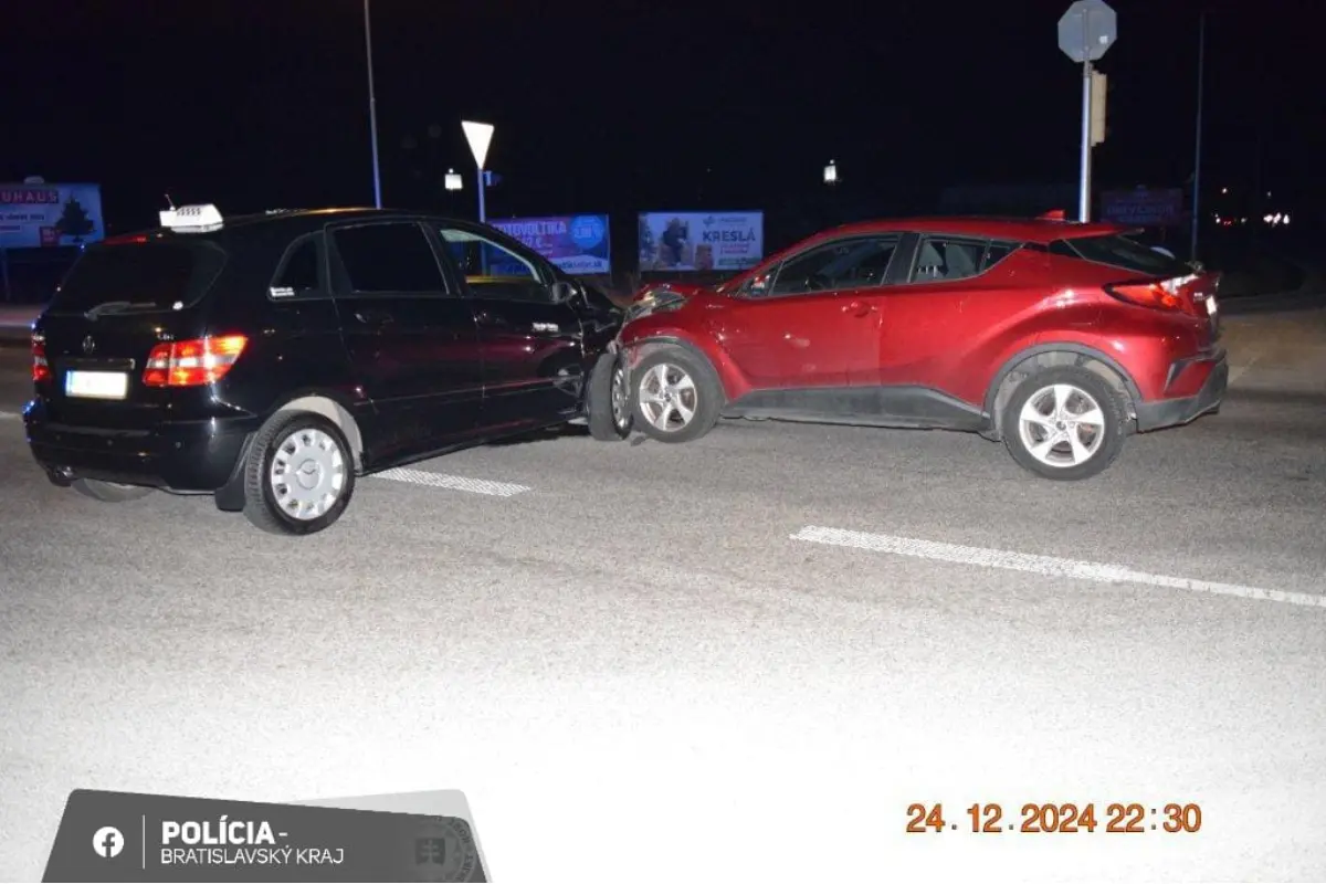 FOTO: Bratislavskí policajti stále hľadajú svedkov štedrovečernej nehody na Ceste na Senec