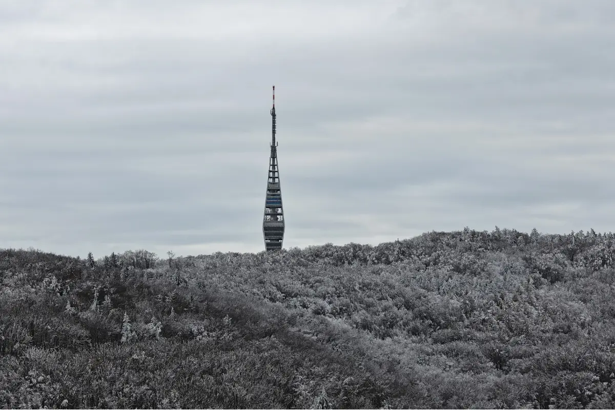 Foto: V Bratislave dnes platí výstraha pred vetrom. Cez víkend sa výrazne ochladí, teplota klesne o päť stupňov