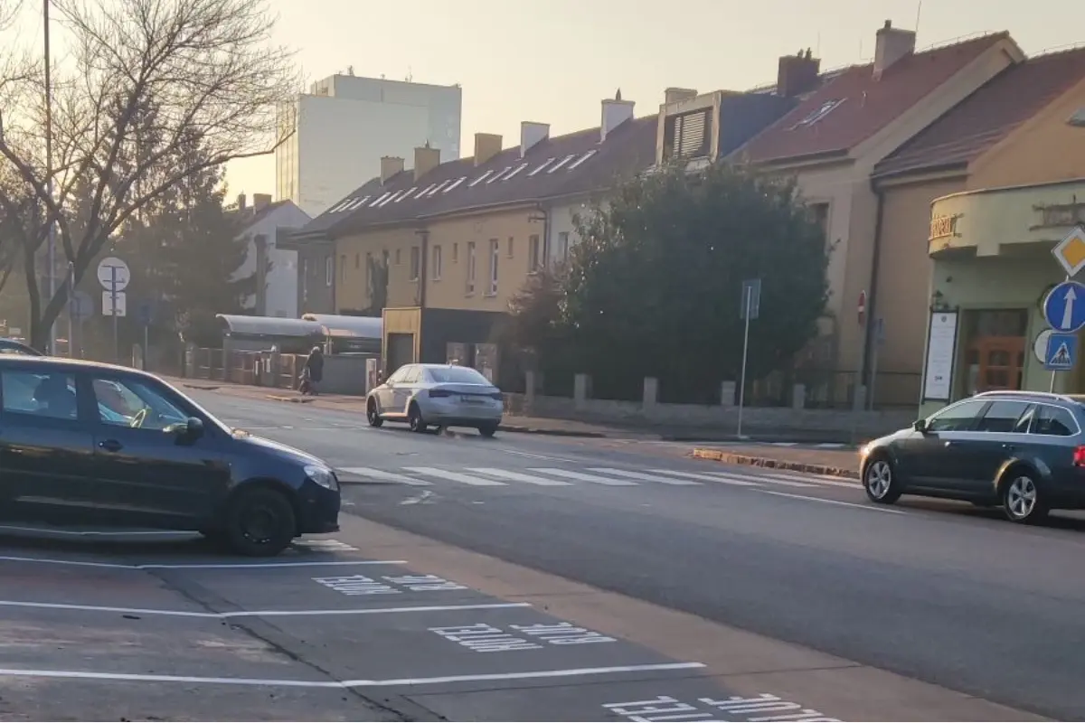 Foto: Nové Mesto sa do ulíc snaží zaviesť parkovací poriadok, podľa obyvateľov je to skôr chaos, pribudli jednosmerky