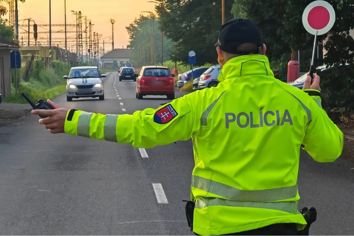 Foto: Na celom Slovensku začala dopravno-bezpečnostná akcia Seatbelt. Polícia kontroluje používanie pásov a autosedačiek