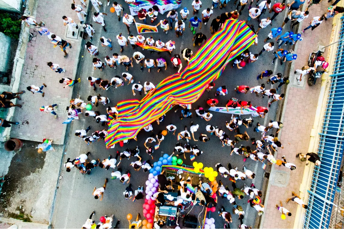 Foto: Maďarsko schválilo zákon, ktorý obmedzí pochody Pride. Účastníkom hrozí pokuta 500 eur, softvér vie rozoznať ich tváre