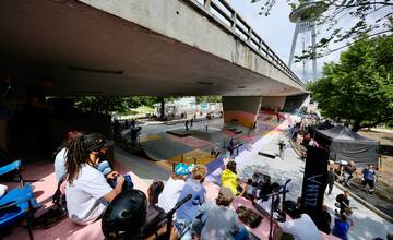 V Sade Janka Kráľa otvorili nový skatepark. Súčasťou je konštrukcia Mosta SNP