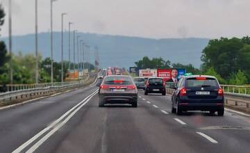 Kolóna na diaľnici D2 od Malaciek a nehoda v Blatnom. Piatková ranná doprava v Bratislave a okolí