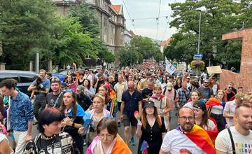 VIDEO: Bratislavský Dúhový Pride sa teší úspechu. Na sprievod prišlo viac ako 10-tisíc ľudí