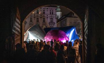 FOTO: Centrum Bratislavy ovládla Biela noc. Takto vyzerajú unikátne zábery z festivalu