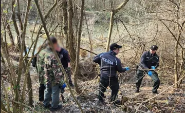 V lesnom poraste pri Bernolákove sa našlo telo mladého muža